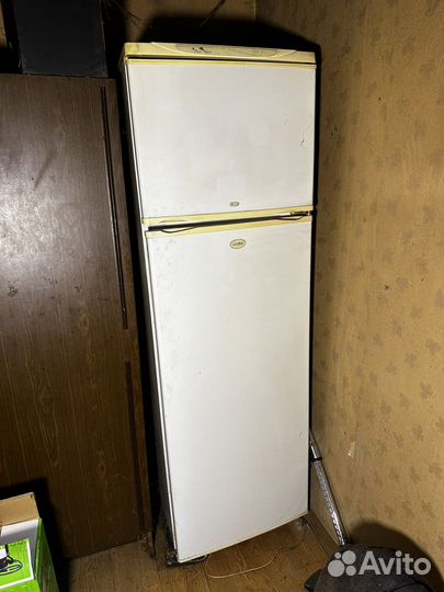 Бесплатно Холодильник 2 шт