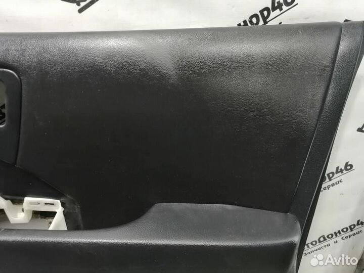 Обшивка передней правой двери Nissan Murano Z50