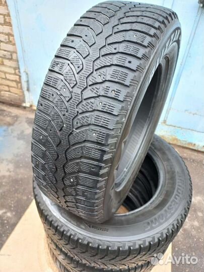 Bridgestone Blizzak Spike-01 235/65 R17