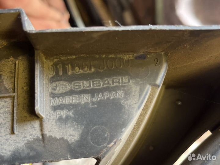 Subaru impreza xv кронштейн решетки радиатора
