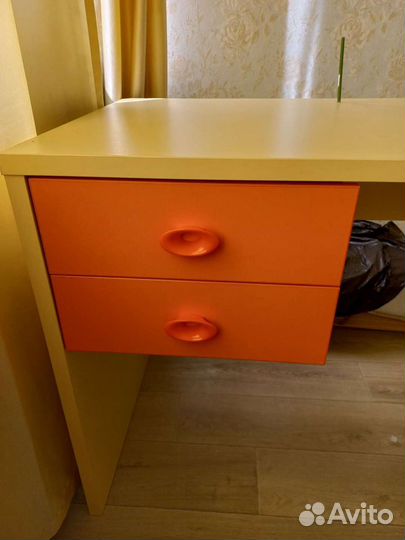 Школьный Стол и навесной шкаф