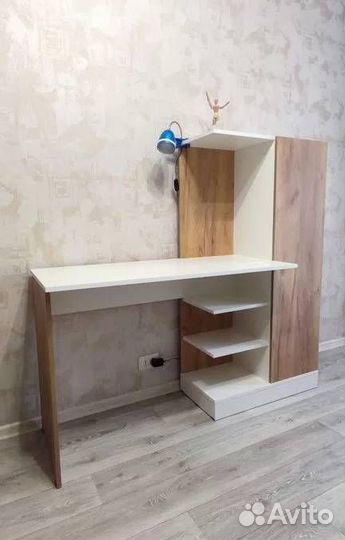 Стол письменный с пеналом в Наличии