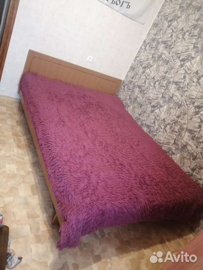 Тумба прикроватная и кровать