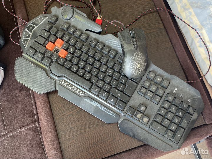 Игровая клавиатура и мышь