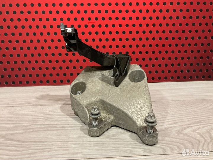 Кронштейн двигателя Bmw 8 G14/G15/G16 2020