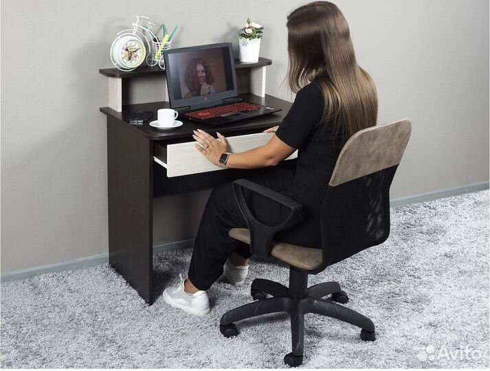 Стол компьютерный