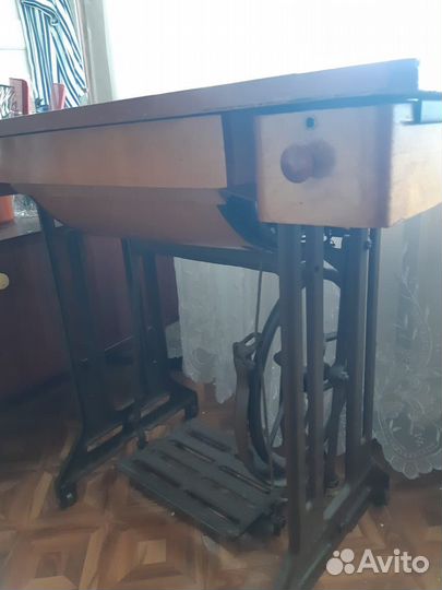 Машинка швейная ножная