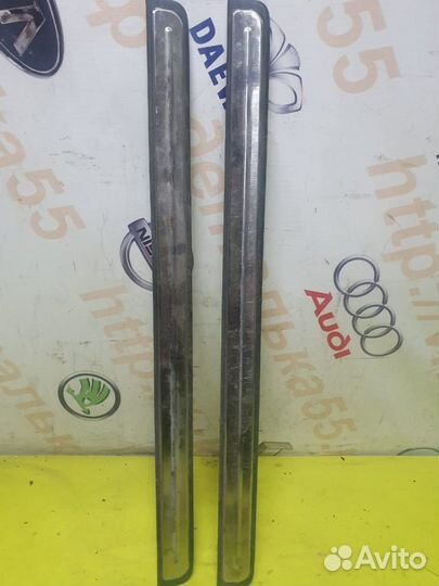 Накладки на внутренние пороги б.у Nissan Primera