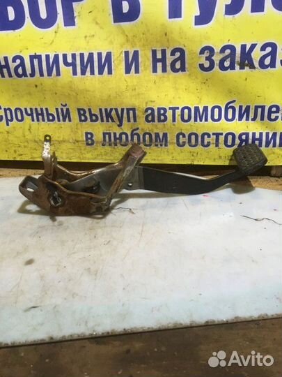 Педаль тормоза Toyota Yaris