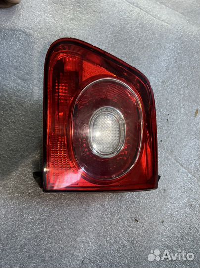 Фонарь в крышку багажника VW Tiguan 1 дорестайлинг