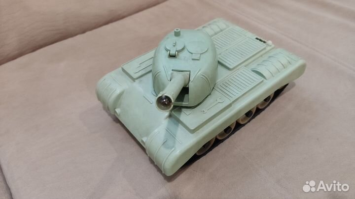 Танк игрушечный советский