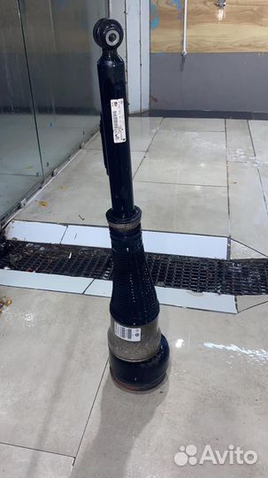 Стойка задняя правая Mersedes w222