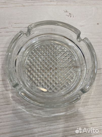 Стеклянная пепельница