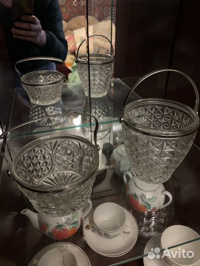 Хрустальная конфетница с ручкой из металла