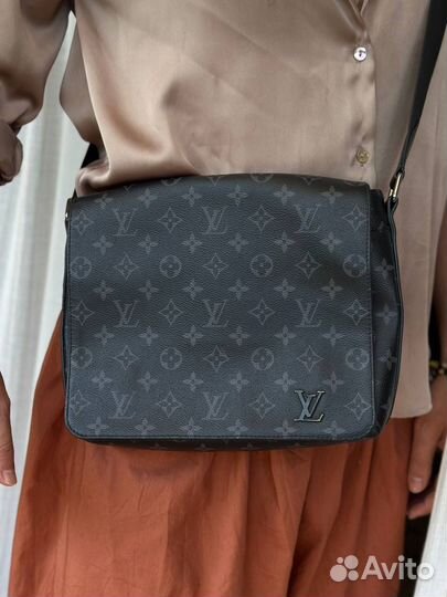 Louis Vuitton District Messenger Bag PM Black