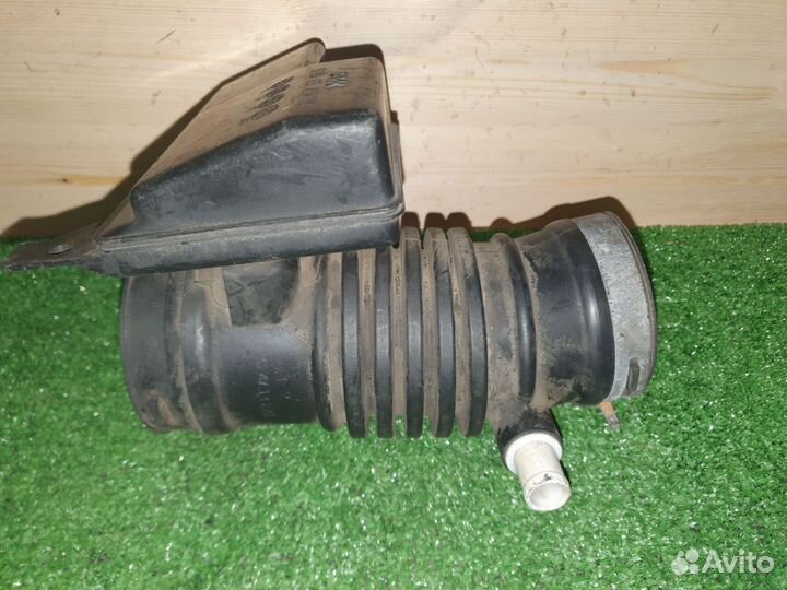 Патрубок воздушного фильтра Mazda Xedos 9