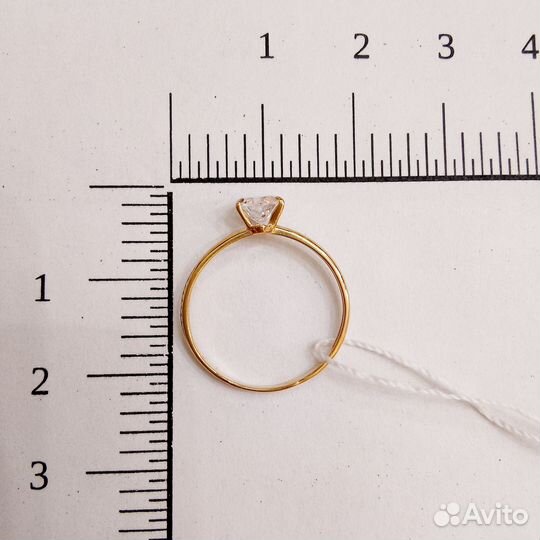 Золотое кольцо с камнем 16р