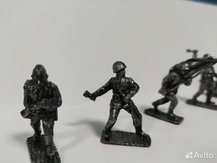 Металлические солдатики