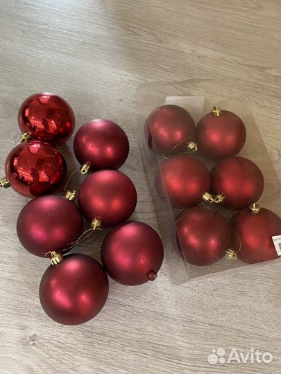 Новогодние шары красные