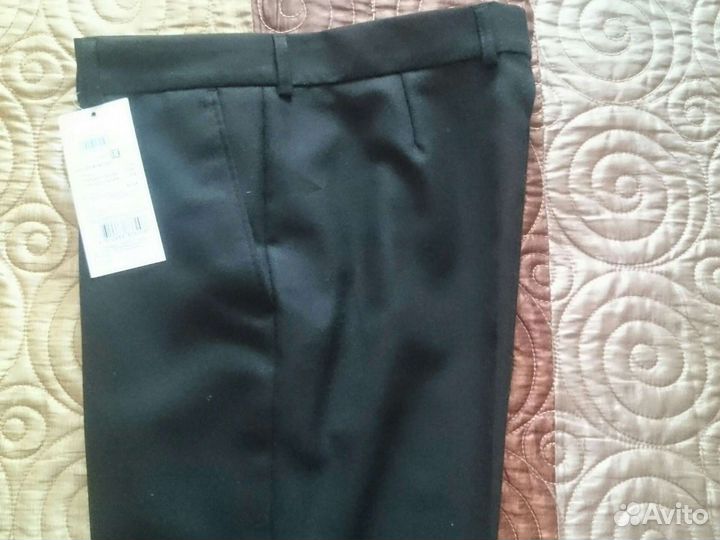 Школьные брюки чёрного цвета, новые