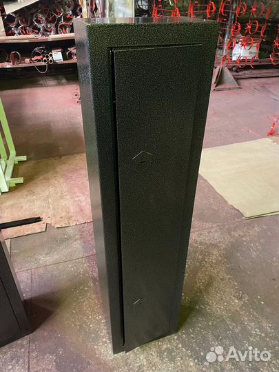 Металлический сейф новый