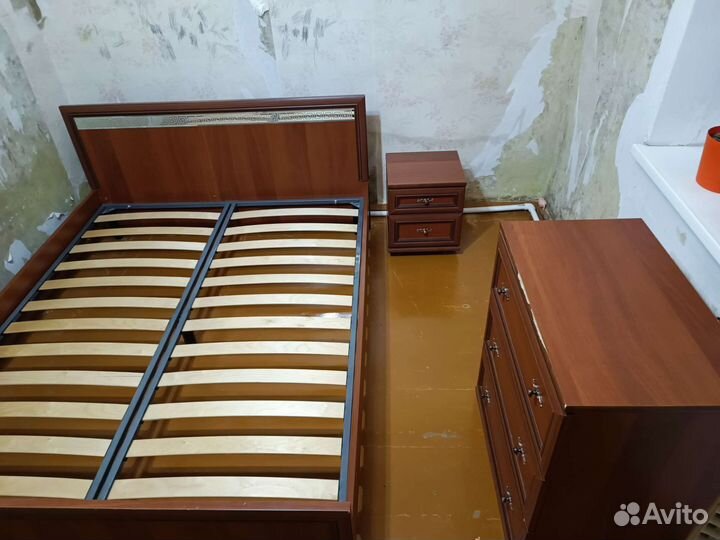 Спальный гарнитур