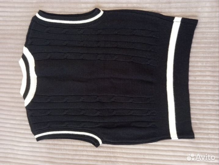 Жилетка женская вязаная