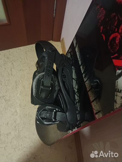 Доска для сноуборда с креплениями