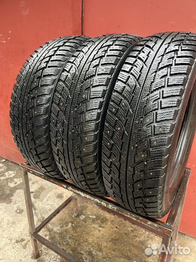 Kumho I'Zen RV Stud KC16 215/70 R16 100T