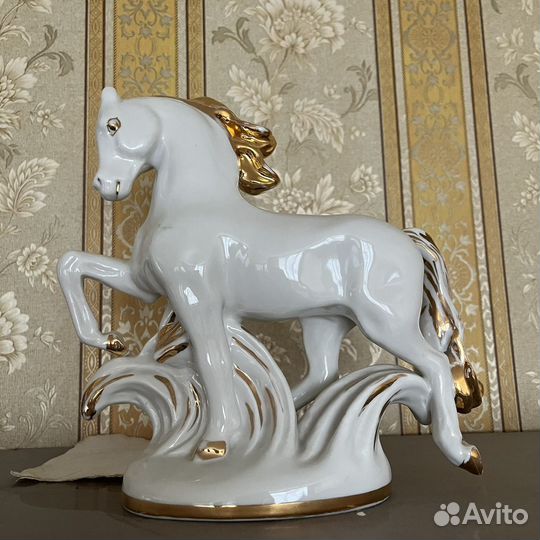 Фарфоровая статуэтка конь СССР