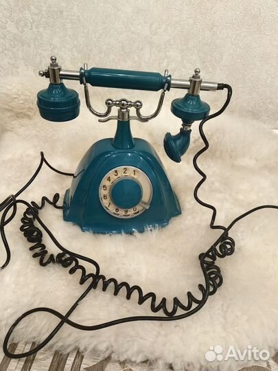 Старый стационарный телефон