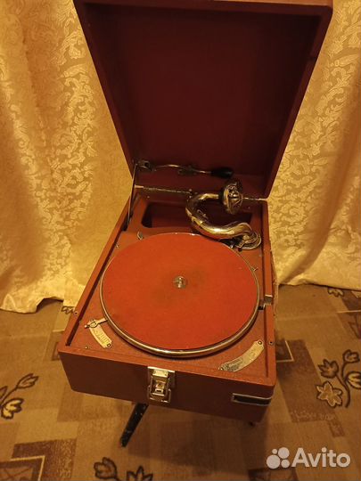 Красный советский патефон,1951-54 гг