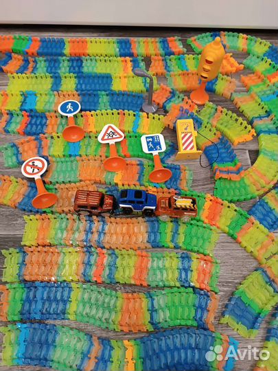 Трасса с дорожными знаками