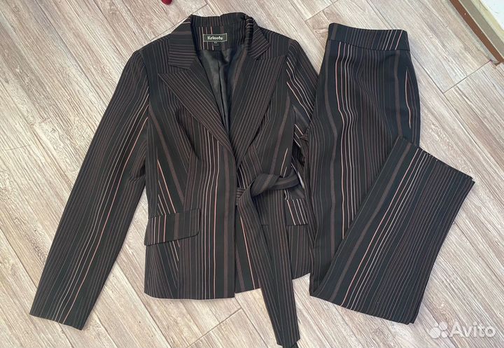 Костюм брючный 42 размер