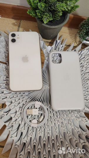 Телефон iPhone 11 64Gb