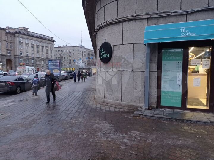 Свободного назначения у метро Петроградская