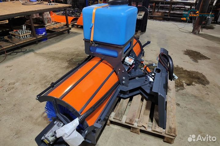 Щетка коммунальная для мини-погрузчика Bobcat S18