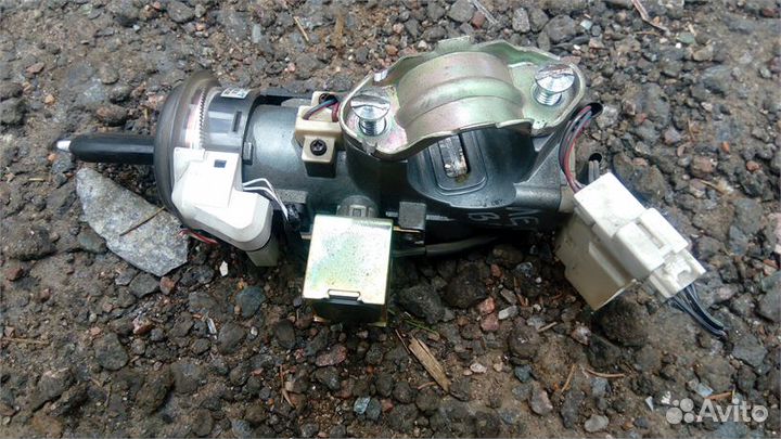 Замок зажигания на Субару Легаси Оутбек 2005 год