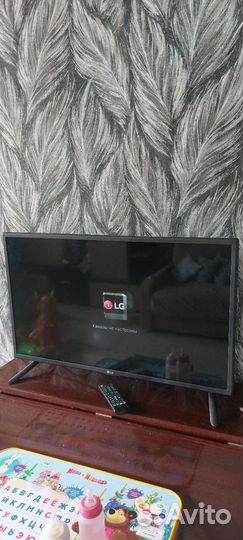 Телевизор LG 32LF580V