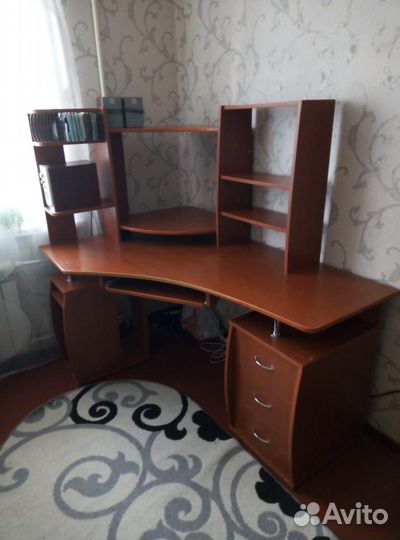Продается компьютерный стол
