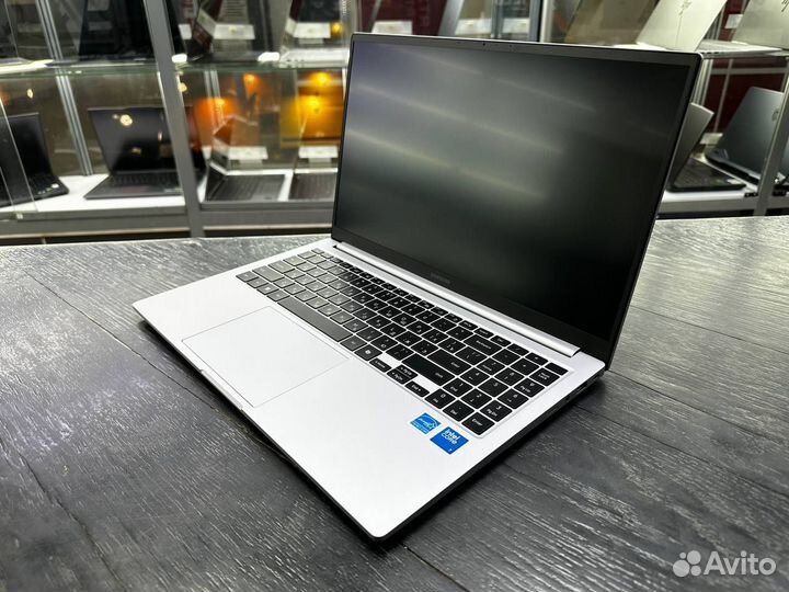 Новый ноутбук Samsung Galaxy Book 4 7/16/512