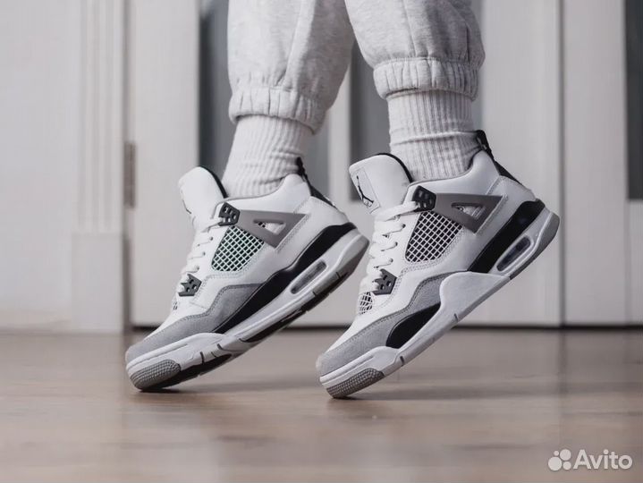 Nike Air Jordan 4 Retro 