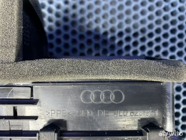 Дефлектор центральный в торпедо Audi Q7 воздушный