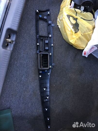 Центральная накладка торпеды на lancer 9