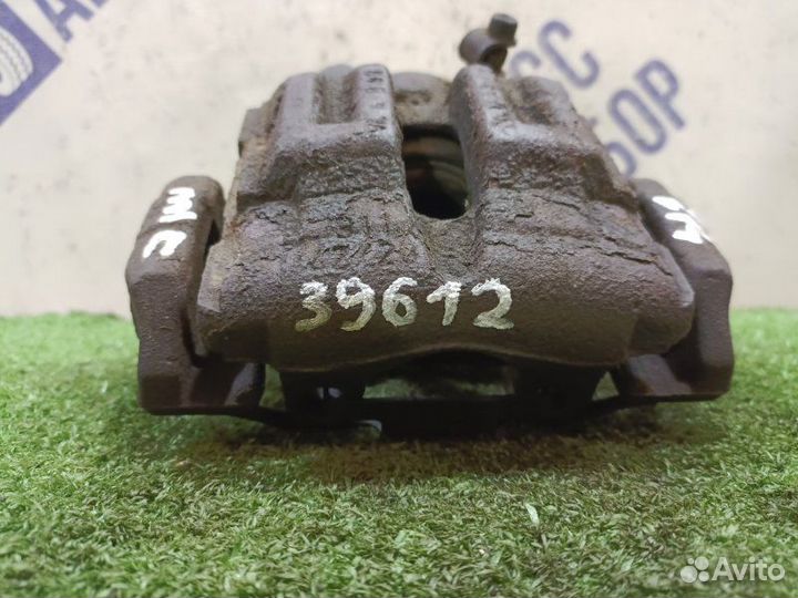 Суппорт задний правый Bmw E90 седан 2.0 N47 дизель