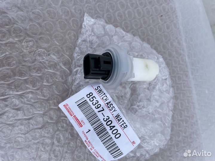 Датчик уровня жидкости омывателя Toyota Lexus