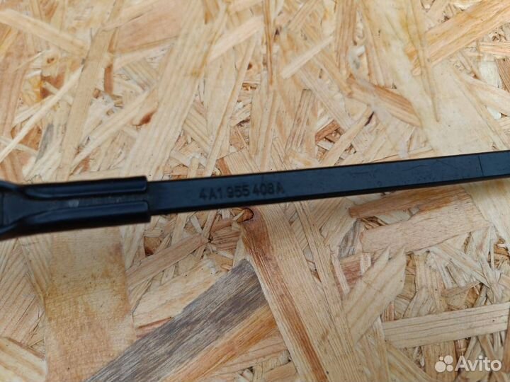 Поводок дворника правый Audi 100 C4