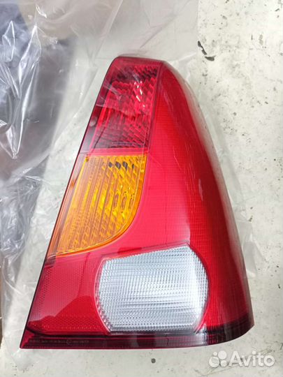 Задний правый фонарь Рено Логан 1