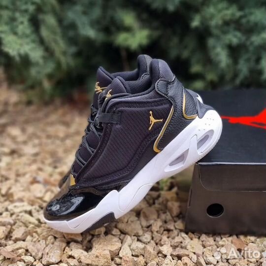 Черные кроссовки Jordan Max Aura 4 Black-Gold