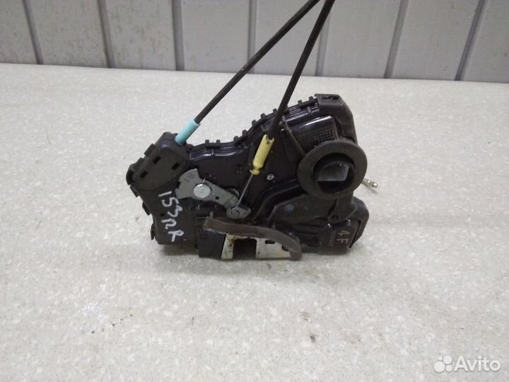 Замок двери передней правой Toyota Highlander II 2